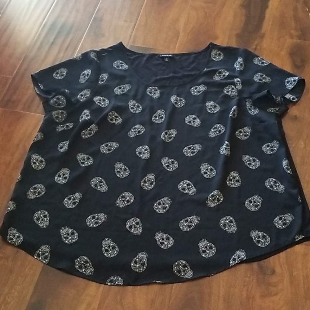 Torrid skulls short sleeve